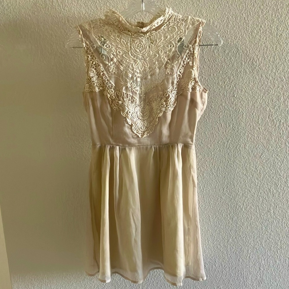 Ark &‎ Co Sleeveless Lace Yolk High Collar Beige/Ecru Open Back Dress Sz S- EUC